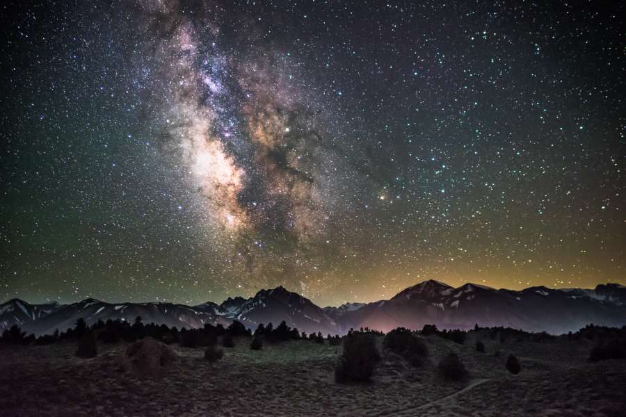 galaxia, estrella, noche, cielo, astronomía, naturaleza, fondo, nebulosa, ciencia, camino, vía láctea, espacio, oscuro, paisaje, montaña, viajar, constelación, lechoso, planeta, astrofotografía, ligero, belleza, azul, verano, asombro cósmico, cosmos, brillante, universo, espacio exterior, sagitario, exposición, largo, océano, aventura, negro, brillante, campo, playa, hermoso, acantilado, colina, al aire libre, mar, extraterrestre, profundo, distante, polvo, tierra, exploración
