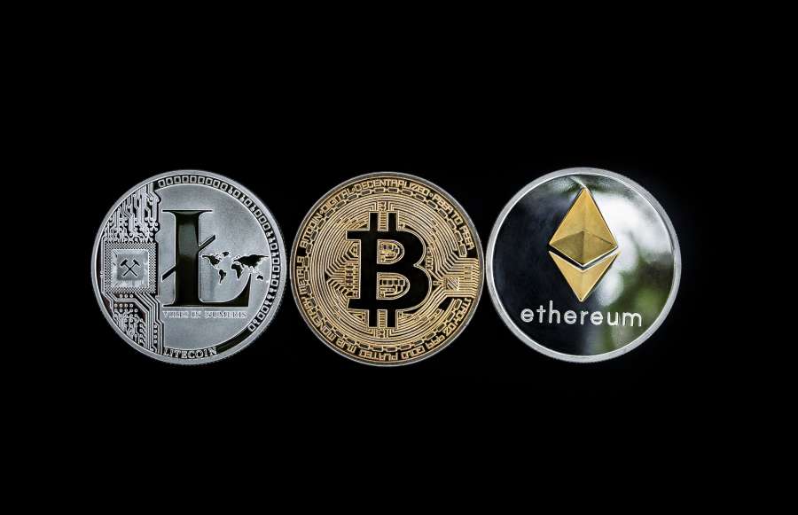 bitcoin, negocio, moneda, dinero, virtual, acuñar, criptomoneda, digital, intercambio, cripto, concepto, comercio, cadena de bloques, oro, economía, financiar, banca, bit, dorado, criptografía, pago, electrónico, financiero, internet, minería, efectivo, banco, Btc, fondo, tecnología, símbolo, mercado, paga, web, comercio, global, computadora, inversión, comprar, internacional, comercio electrónico, valor, anónimo, billetera, ahorros, red, moneda de bits, ethereum, litecoin, 
