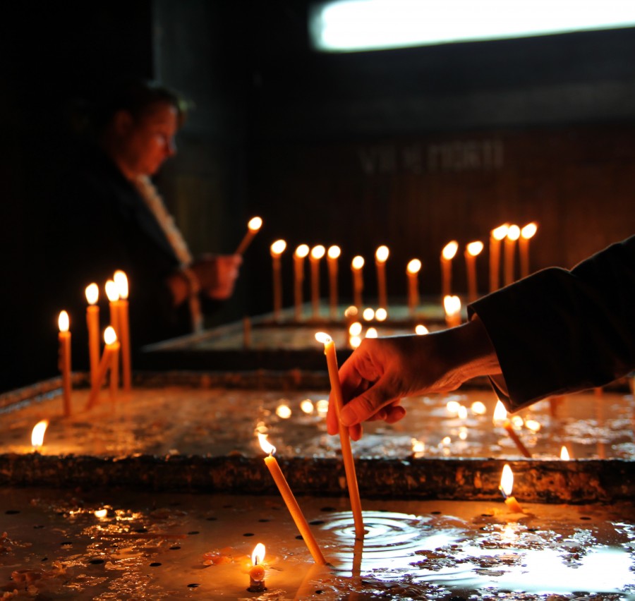 vela, velas, religion, interior, luz, fuego, pedir, plegaria, rezo, rezar, espiritual, concepto, gente, encender, 