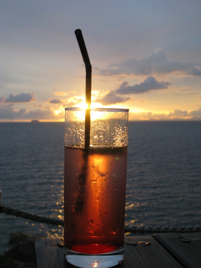 cocktail, trago, tragos, bebida, cuba libre, atardecer, playa, alcoholica, alcohol, ron, rum, cola, 