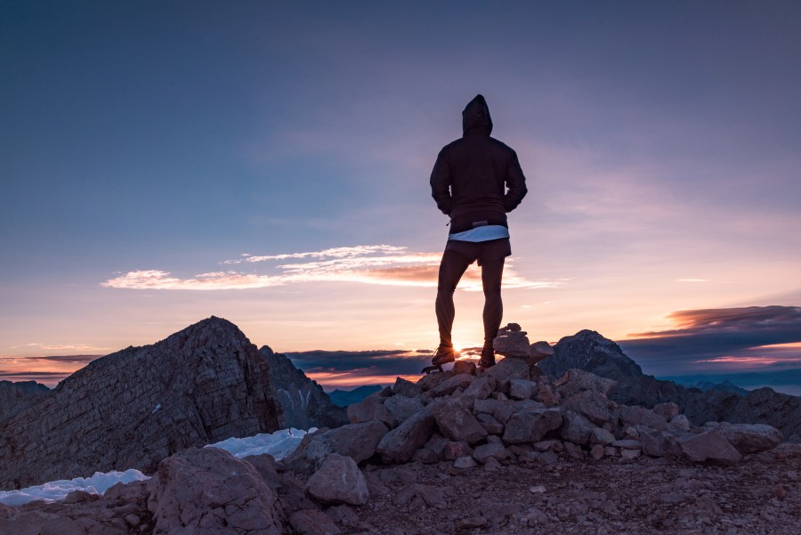 hombre, montaña, pico, cima, joven, trekking, atardecer, 