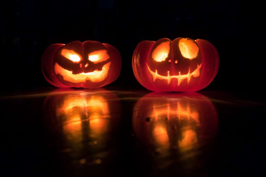 Halloween, fiesta, calabaza, horror, aterrador, linterna, celebración, fondo, escalofriante, símbolo, decoración, otoño, mal, cara, naranja, aislado, sonreír, lindo, gracioso, divertido, diseño, octubre, sonriendo, jack, miedo, temporada, brillante, oscuro, vector, tratar, blanco, truco, tradicional, ligero, amarillo, vela, objeto, squash, tallado, tarjeta, icono, vegetal, ilustración, fantasma, feliz, noche, emoción, comida, resplandor, iluminado
