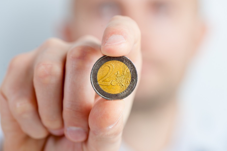 moneda, dinero, manos, economia, finanzas, dos, 2, euro, euros, europa, 