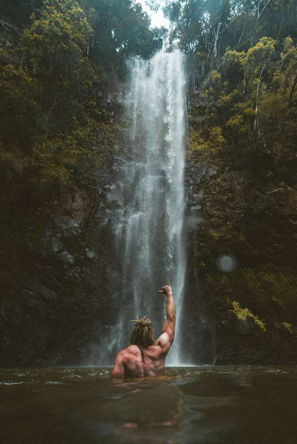 naturaleza, lago, aventuras, viajes, perdido, hombre, gente, verano, persona, al aire libre, paisaje, estilo de vida, vacaciones, cielo, agua, bosque, mar, turismo, vacaciones, hombres, tenencia, concepto, mirando, mano, verde, calma, viaje, joven, adulto, ocio, enviar, excursionismo, dirección, hermosa, solo, río, maduro, fondo, azul, montaña, puesta de sol, explorar, retrato, escénico, mayor, sol, viaje, mapa, barba
