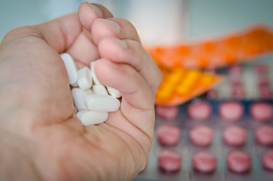 pastilla, pastillas, pildoras, pildora, medicamento, medicina, fondo  blanco, adiccion,  salud, industria, quimico, 