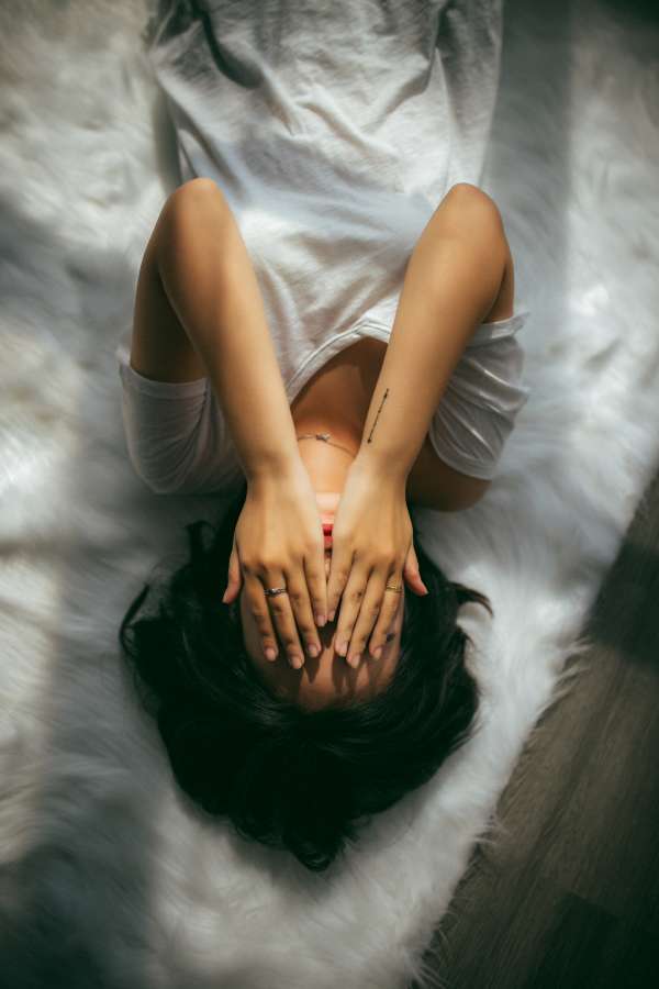 Corazón roto, amor triste, Persona, Mano, Retrato, Mujer, tapándose, cara tapada,  Solitario, Llorar, Tristes, Solo,  Antena, Pelaje