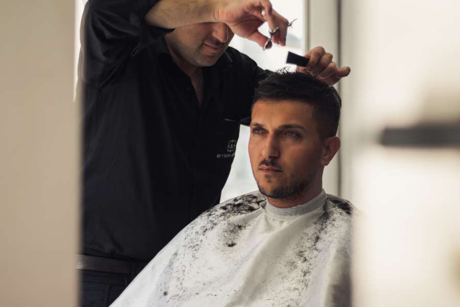 peluquero, barbería, peluqueros, corte de pelo, peinado, cabello, profesional, estilista, masculino, mano, cabeza, corte, estilo, cliente, salón