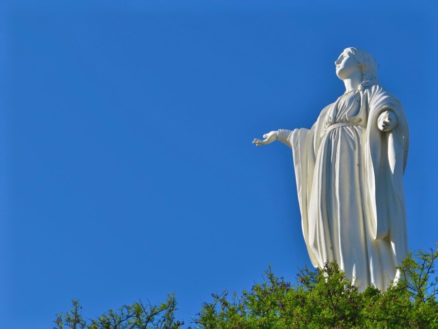 virgen, maria, estatua, cerro, san cristobal, santiago de chile, chile, america latina, america, religion, cielo azul, 