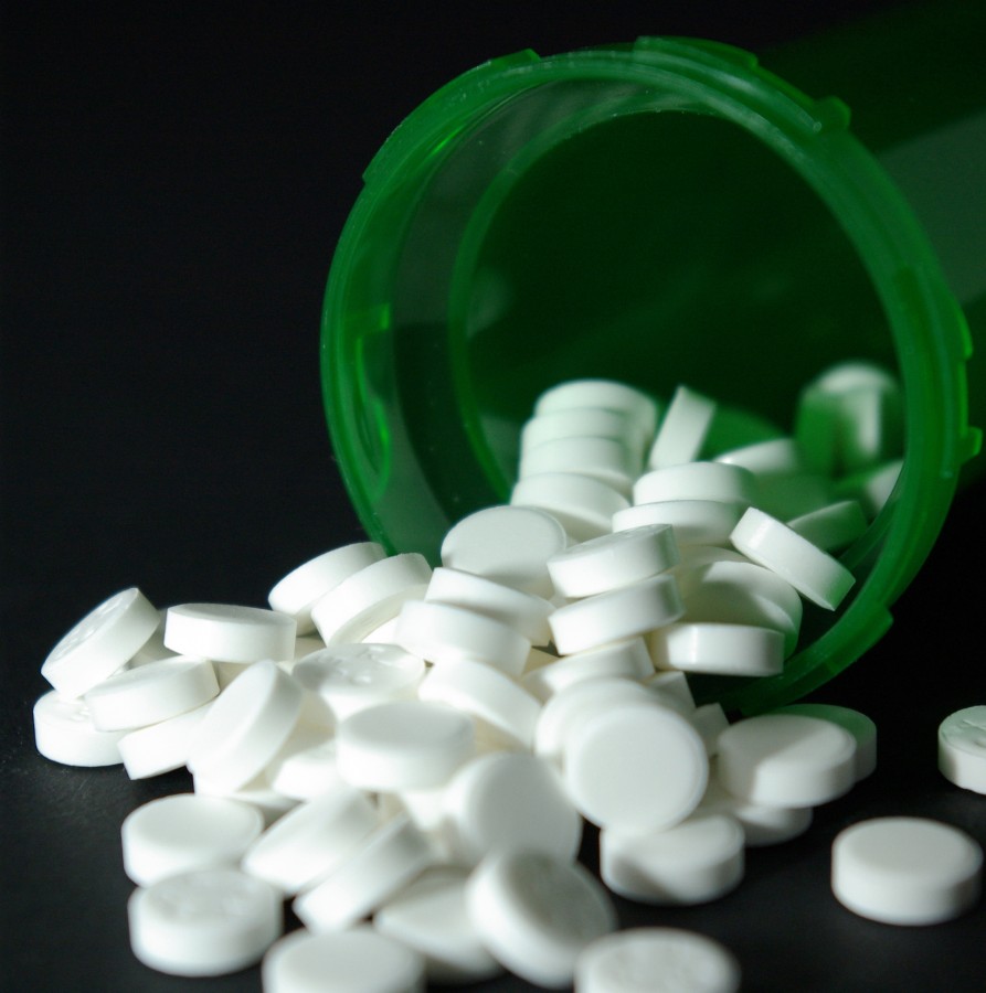 pastilla, pastillas, pildoras, pildora, medicamento, medicina, fondo  blanco, adiccion,  salud, industria, quimico, 