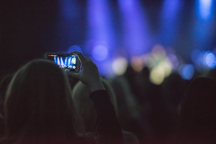 Audiencia, Banda, fotografia, Concierto, celebrar, conectar, multitud, festival, movil, gente, rendimiento, telefono, video, celular, filmar, filmacion, luz, luces, concepto, tecnologia, 