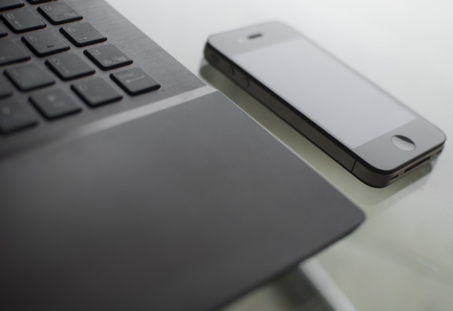 organizador, cuaderno, notas, oficina, escritorio, espacio de trabajo, lugar de trabajo, iphone, apple, móvil, teléfono, teclado, lápiz, minimalista, mínimo, negocio, tecnología, smartphone, negro,computadora, notebook