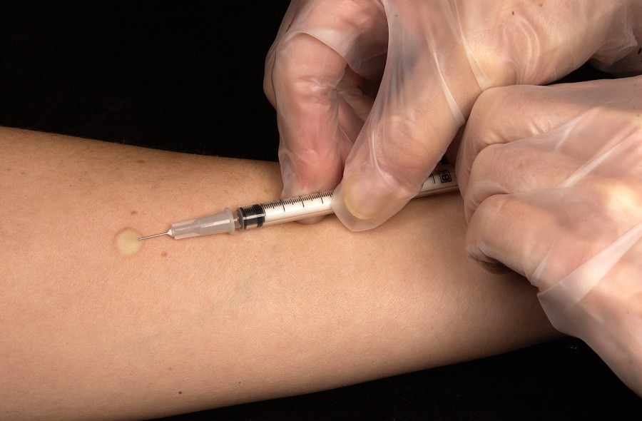 inyeccion, jeringa, medicina, vacuna, medico, inyectar, antibiotico, curar, guantes, proteccion, aguja, intravenoso, 