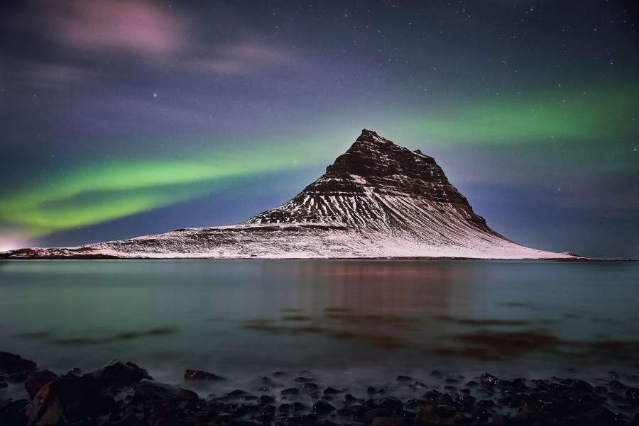 Islandia, noche, paisaje, verde, invierno, Aurora, del norte, naturaleza, Boreal, cielo, ártico, Noruega, ligero, norte, astronomía, estrella, frío, montaña, espacio, nieve, viajar, hermosa, Aurora boreal, polar, del norte luces, mar, Escandinavia, estrellas, universo, Lofoten, isla, hielo, polo, fondo, galaxia, reflexión, nórdico, magnético, estrellado, azul, belleza, luces polares, paisaje, Finlandia, rock, fiordo, agua, natural, solar , colorido