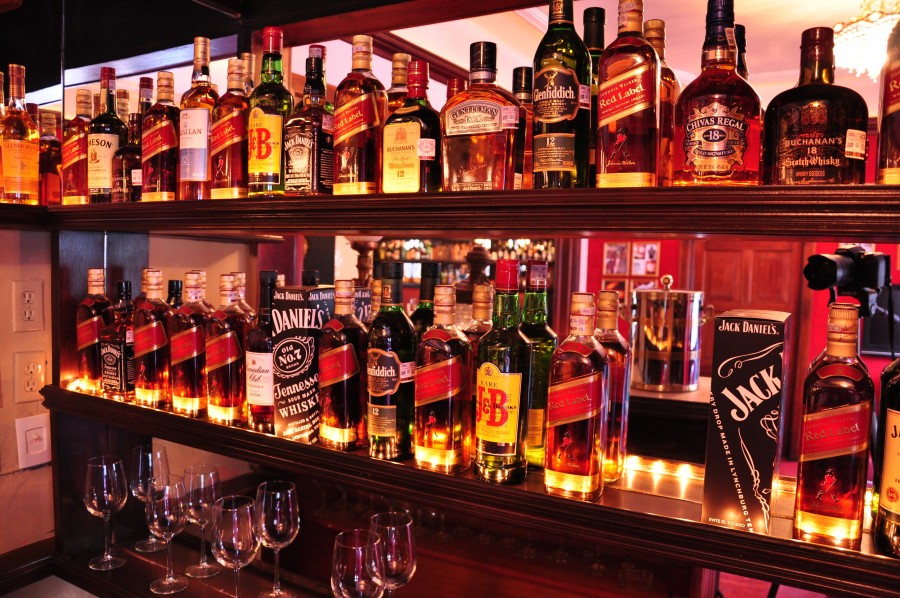 bar, interior, bebidas,barra, interior, noche, licor, alcoholico, botellas, 