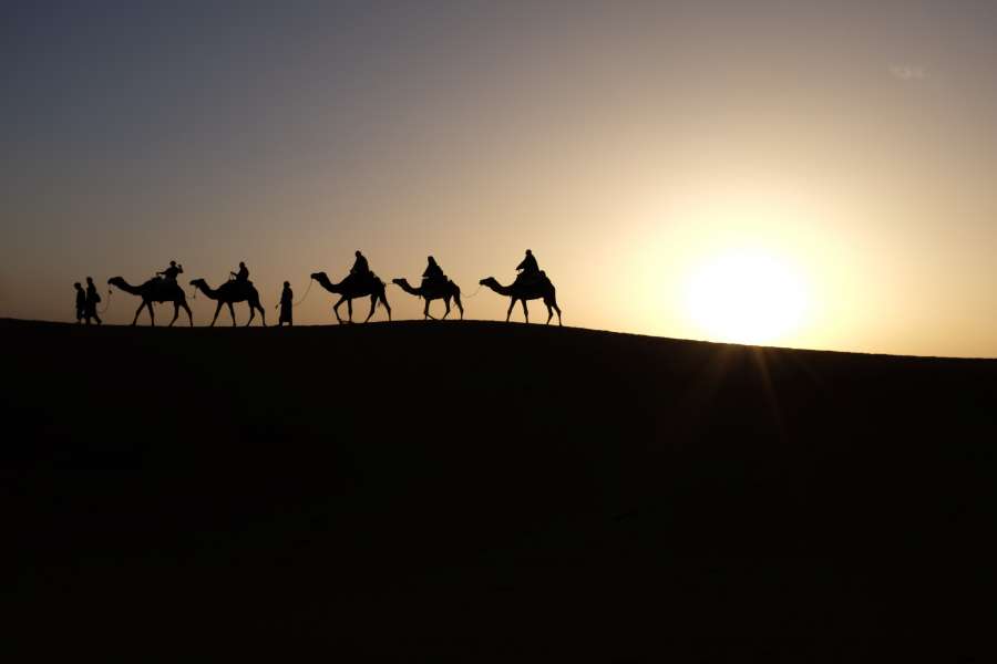 reyes magos, desierto, atardecer, noche, anochecer, personas, grupo, caliente, hombres, caminar, aventura,
