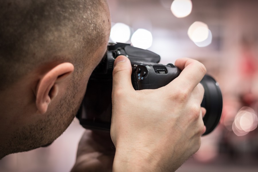 una persona, gente, hombre, joven, 20 años, 30 años, fotografo, camara, fotografia, actividad,