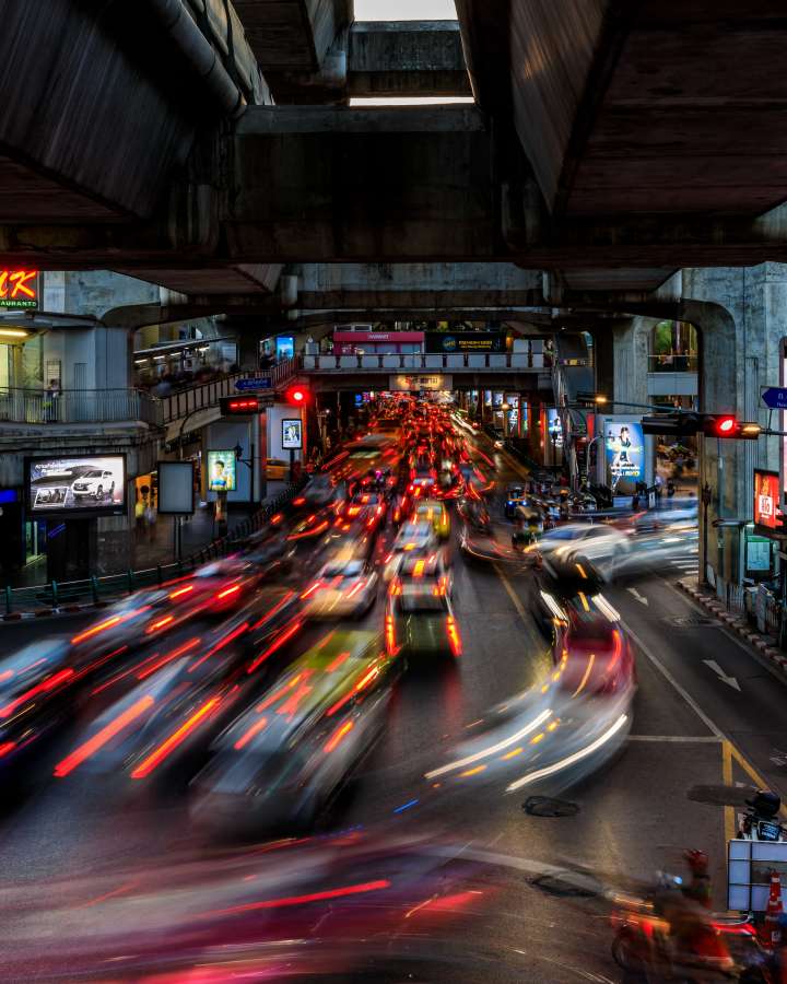 noche, calle, la carretera, tráfico, avenida, coche, ciudad, urbano, prisa, transporte, viajar, ligero, transporte, mermelada, hora, fondo, movimiento, autopista, centro de la ciudad, ocupado, bokeh, vehículo, difuminar, tailandia, pueblo, Ver, borroso, abstracto, atasco de tráfico, velocidad, conducir, Bangkok, contaminación, desenfocado, negocio, carril, automóvil, arquitectura, autobús, conducción, crepúsculo, antena, escena, ambiente, ruta, freno, camino, paisaje urbano,
