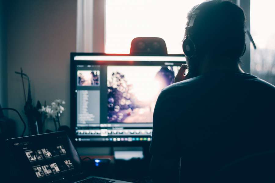 computadora, tecnología, foto, pantalla, profesional, fotógrafo, fotografía, estudio, escritorio, hombre, oficina, diseñador, creativo, editor, trabajando, diseño, utilizando, escritorio, editar, internet, software, vídeo, ordenador personal, habitación, hermosa, Moda, lugar de trabajo, medios de comunicación, joven, producción, niña, retoque, retrato, edición, diseñador gráfico, imágenes, hembra, corrección de color, persona de libre dedicación, mujer, posproducción, grado de color, degradado, equipo, macho, cámara, digital, aplicación, procesamiento de imágenes, interfaz de usuario
