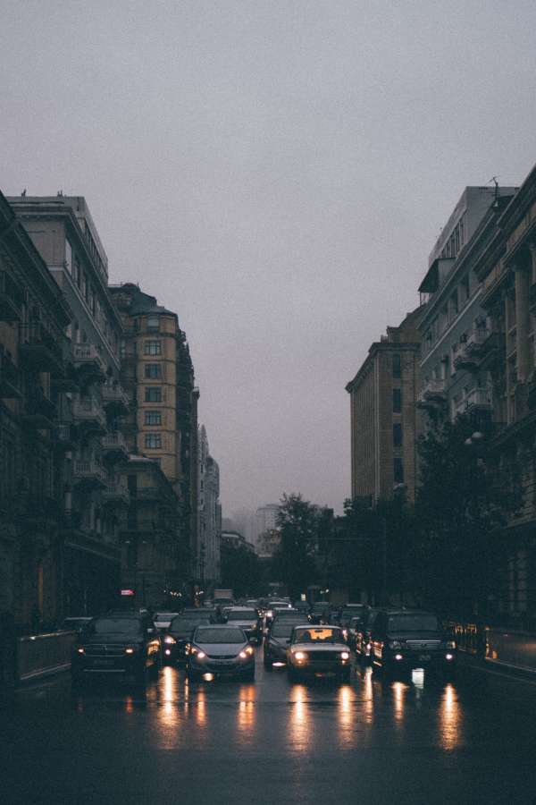 calle, ciudad, la carretera, coche, mojado, oscuro, abstracto, noche, tráfico, urbano, ligero, transporte, lluvia, noche, auto, rojo, manejar, lluvioso, agua, tormenta, viajar, la vida nocturna, autopista, asfalto, clima, amarillo, brillante, reflexión, Bokeh, crepúsculo, iluminado, gota de agua, vehículo, fondo, desenfocado, vida, faro, borroso, Paisaje urbano, azul, antecedentes, Edificios, ventana, movimiento, naranja, lámpara, centro de la ciudad, Reflexiones, difuminar, soltar
