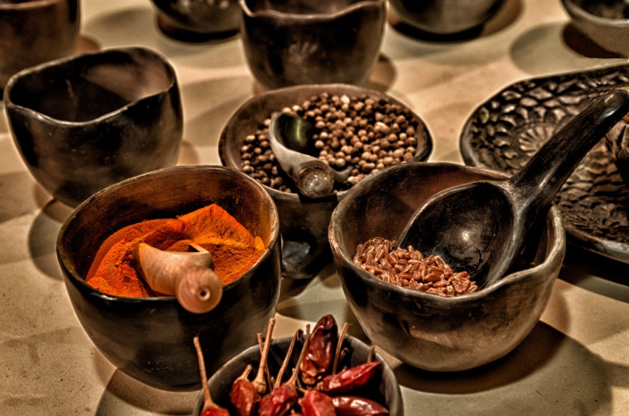 especias, chiles, paprika, chili, polvo, pimienta, de granos, secos, ingrediente, cayena, alimentos, chile, rojo, caliente, méxico, picante, cocinar, cocina, condimento, primer plano, cerámica, bolos, tazas, despedido, mercado, estudio, atelier, condimentos, sazonar, comidas y bebidas
