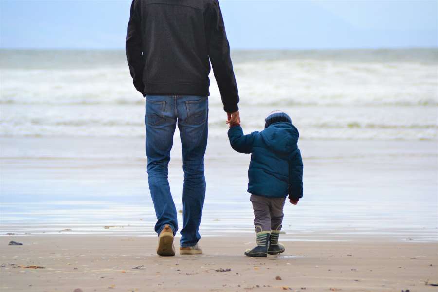 padre, familia, hijo, feliz, gente, juntos, divertido, papá, padre, niño, hombre, estilo de vida, día, niño, amor, niño, joven, dos, alegre, infancia, vacaciones, adulto, ocio, felicidad, casual, Macho, alegría, hombres, relación, papá, saludable, jugando, deporte, viajes, actividad, persona, caucásico, vacaciones, naturaleza, vida, playa,
