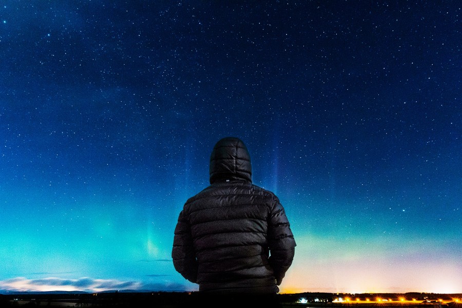 hombre, estrellas, aire libre, mirando, exterior, cielo, nocturno, noche, estrellado, gente, una persona, 