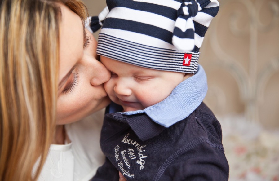 madre, hijo, bebe, dos personas, familia, amor, beso, besando, adulto, 3 meses, niño, niñez, 