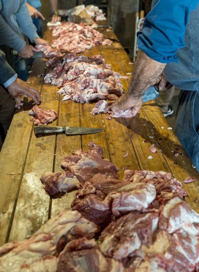 Argentina, Asado, Carne, Comida, Tipico, Patagonia, Vaca, Res, Animal, Faena, Cuchillo, Gente, Trabajo, Profesion, Carniceria, Campo, Escena rural, Produccion, Ganado, Porcion, 