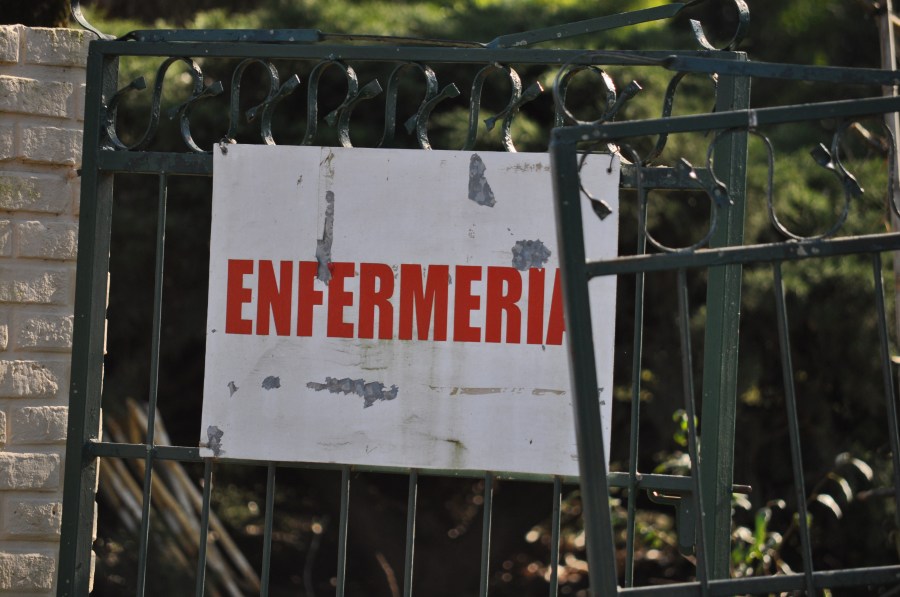 Cartel, Letras, Pueblo, Enfermeria, Rejas
