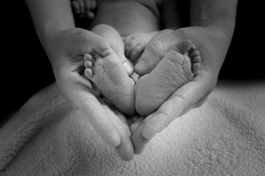pies del bebé, corazón, el amor, madre, maternidad, dedos, forma, blanco y negro, cobija, manos, amor maternal, hijo, recién nacido, pequeño, imagenes de mama y su bebé