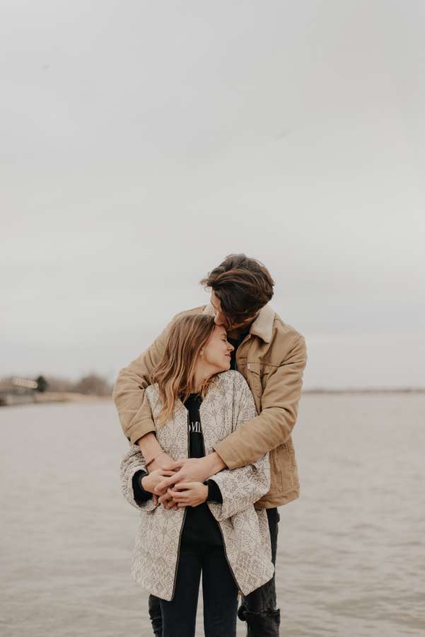 Pareja, beso, juntos, amor, joven, mujer, romántico, hombre, verano, al aire libre, personas, novio, fecha, citas, feliz, novia, al aire libre, romance, guapo, amante, naturaleza, tarde, ciudad, mujer, belleza, Vacaciones, cariñoso, felicidad, abrazar, marido, coquetear, esposa, sonrisa, estilo de vida, playa, relación, vacaciones, caucásico, abrazo, adulto, modelo, atractivo, fin de semana, piernas, mar, cónyuge, fitness, morena, sexy, disfrutar, moda, ocasión, niña, acroyoga, al alza, 20s, sensualidad, equipo, posando, masculino, deporte, perfil, europeo, masaje, caminar por la noche, afecto, cuidado, pareja amorosa, senior, espacio de copia, hombre adulto medio, calle de la ciudad crepúsculo, años 40, madurado, pareja romántica, urbano, besos en la frente, pareja de mediana edad, mujer adulta media, casual, hermosa, gafas de sol, expresión, relajación, estiramiento, recién casado, viaje, enamorado, relajante, agua, maduro, anochecer, verano, oeste, luna de miel, arena, ola, manos, iluminado, abrazo, persona, yuletide, celebración, emoción, sentimientos, aniversario, a getherness, guy, decorado, sunrise, mujeres, bosque, espacio, amantes, navidad, tierno, amoroso, copia, rojo, calle, nuevo, navidad, positivo, navidad, valentine, alegre, noche, sol, primavera, familia, musculoso, Otoño, puesta de sol, rayo de sol, brillo, fuerte, horizontal, cuerpo, abajo, formación, ejercicio, delgado, yoga, luz solar, par, año, soleado, invierno, temporada, otoño, alegría, pasión, parque, activo, rayo, recreación, alegre, abrazando, dos
