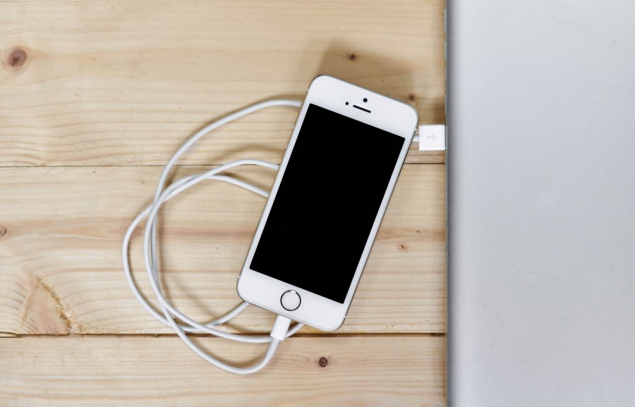Macbook, musica, trabajo, negocio, cable, carga, conectar, conexion, datos, escritorio, iphone, mac, telefono, telefono inteligente, sincronizacion, sincronización, tecnologia, transferencia,