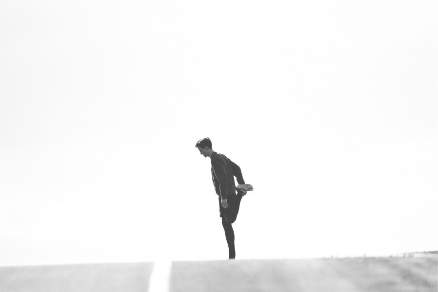 corredor, estiramiento, aptitud, ejercicio, deportes, individuo, hombre, gente, camino, blanco y negro, 20 años, running, 