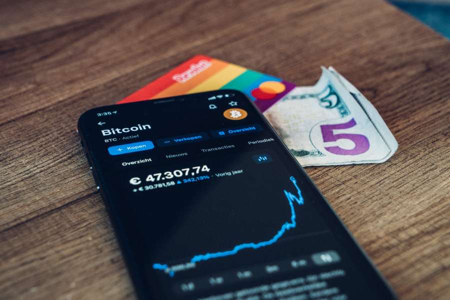 moneda, teléfono, billetera, dinero, digital, teléfono inteligente, concepto, negocio, bitcoin, finanzas, financiero, tecnología, móvil, banca, cripto, aplicación, criptomoneda, intercambio, internet, pago, acuñar, comercio, símbolo, ilustración, pantalla, blockchain, transacción, en línea, fondo, electrónico, vector, icono, aplicación, efectivo, mercado, web, pago, transferencia, red, comercio, diseño, virtual, computadora, pantalla, mano, compra, inversión, gráfico, comercio electrónico, Banco
