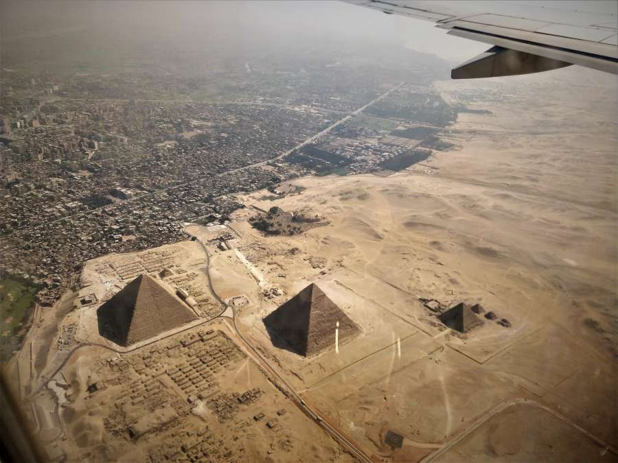 Egipto, pirámide, viajar, avión, África, avión, turismo, monumento, mundo, arquitectura, historia, aeronave, Desierto, vuelo, vacaciones, viaje, viaje, El Cairo, antiguo, transporte, Giza, cielo, punto de referencia, egipcio, paisaje, famoso, torre, verano, cultura, símbolo, antiguo, tierra, icono, visita, fondo, internacional, ciudad, civilización, arqueología, Roma
