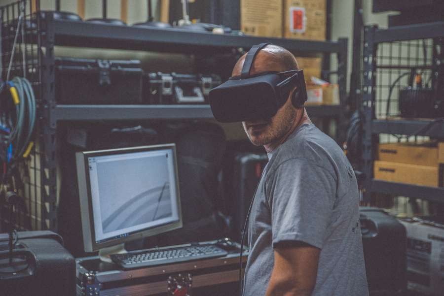 virtual, gafas, Vr, tecnología, auriculares, realidad, 3d, ingeniero, Ingenieria, diseño, trabajo, computadora, Arkansas, aumentado, innovación, software, realidad virtual, industria, hombre, profesional, edificio, creativo, joven, futuro, gente , desarrollo, equipo, oficina, realidad aumentada, negocios, mixto, interactivo, industrial, arquitectura, entretenimiento, mujer, arquitecto, ciencia, gráficos, persona, técnico, anteproyecto, proyecto, modelo, holograma, macho, programación, gesto, mesa, digital, 40 años, adulto, 
