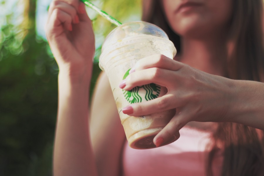 una persona, gente, mujer, joven, bebida, cafe, tomar, tomando, exterior, frescura, moderno, 