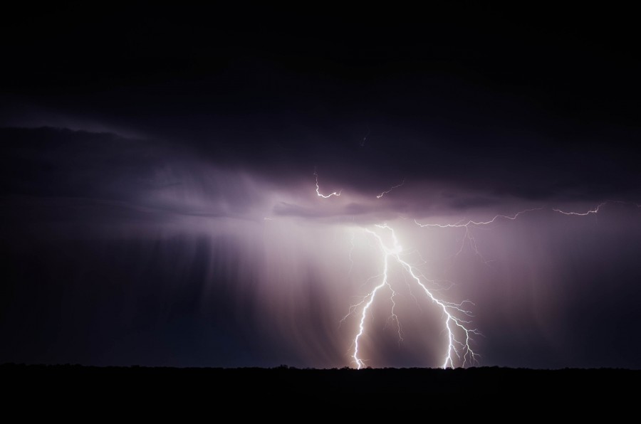 Rayo, ciudad, noche, tormenta, mal tiempo, iluminar, luz, electrico, fuerza, poder, ruido, trueno, nube, nubes, negra, negro, noche, paisaje, 