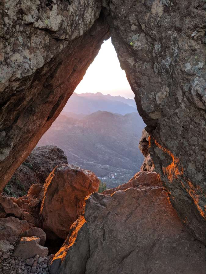 Rayos de sol, amanecer, rocoso, montaña, forma, triángulo, geométrico, ningún pueblo, día