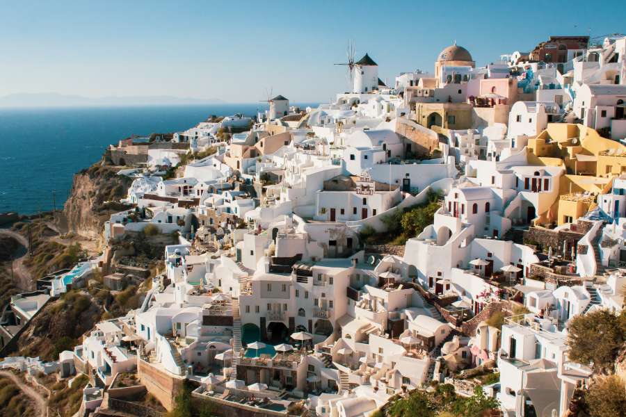 Grecia, arquitectura, verano, europa, viajar, griego, egeo, azul, santorini, turismo, paisaje, blanco, oia, cyclades, pueblo, mar, cielo, isla, vacaciones, casa, iglesia, cúpula, pueblo, edificio, mediterráneo, naturaleza, ver, hermosa, tradicional, Caldera, punto de referencia, volcán, puesta de sol, recurso, romántico, famoso, ciudad, Thira, Luna de miel, vacaciones, soleado, destino, Turístico, cultura, panorama, cúpula, europeo, panorámico, idílico, belleza