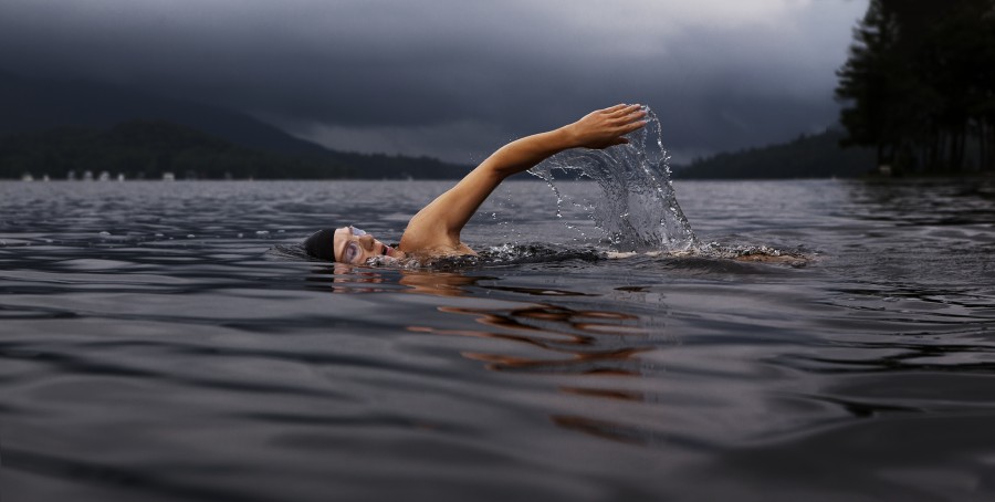 mujer, nadar, nadando, natacion, deportes, actividad, lago, aire libre, exterior, gente, 