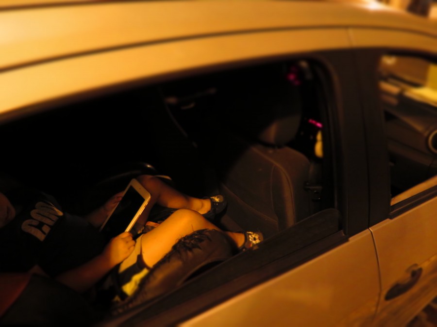 niño, tablet, una persona, auto, coche, carro, jugar, juego, jugando, tecnologia, dispositivo, multimedia, niñez, 
