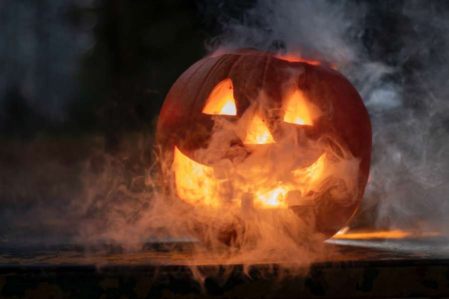 halloween, horror, fondo, fiesta, escalofriante, aterrador, noche, calabaza, celebración, oscuro, diseño, otoño, silueta, mal, miedo, negro, luna, tarjeta, vector, misterio, fiesta, murciélago, linterna, símbolo, pancarta, cartel, octubre, concepto, feliz, espeluznante, araña, completo, decoración, elemento, web, tratar, gráfico, naranja, cementerio, saludo, truco, art, tumba, fantasma, firmar, volante, invitación, cementerio,