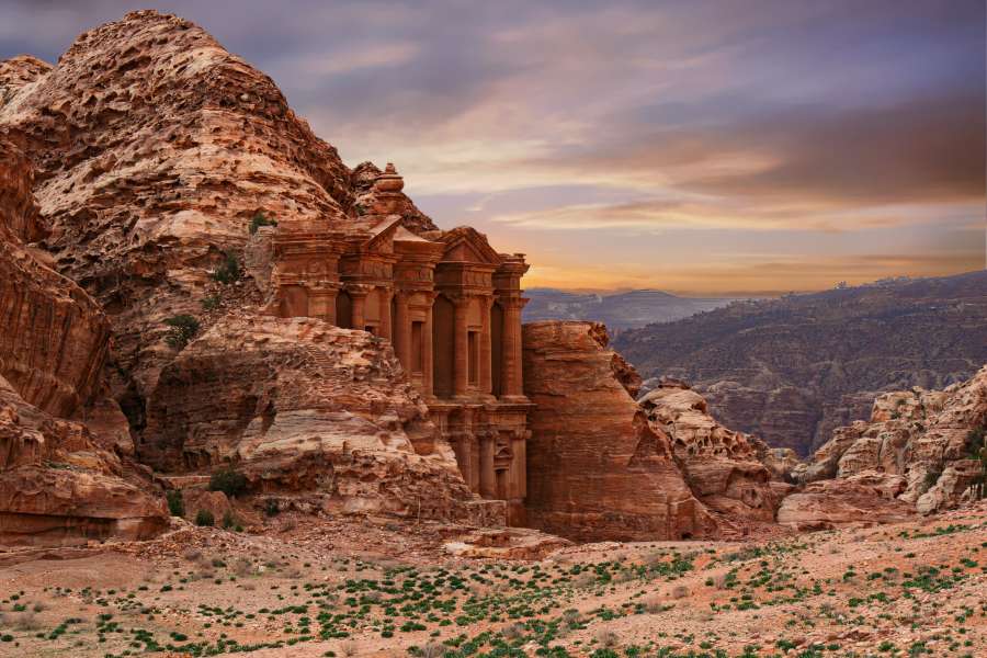 Jordán, Petra, viajar, templo, piedra, turismo, rock, antiguo, historia, arquitectura, UNESCO, ciudad, patrimonio, punto de referencia, histórico, tesoro, este, cultura, medio, arenisca, fachada, árabe, cañón, montaña, arqueología, antiguo, tumba, mundo, beduino, rojo, edificio, monasterio, religión, ruina, restos, Asia, Tallado, sitio, Khazneh, jordano, Desierto, turista, gira, Monumento, histórico, ver, acantilado, Siq, Alabama, Arábica