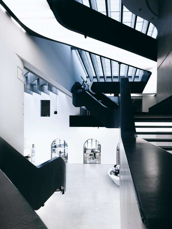 moderno, arquitectura, edificio, abstracto, blanco, negro, fondo, estructura, diseño, construcción, patrón, ligero, urbano, geométrico, contemporáneo, ciudad, textura, interior, cielo, curva, ventana, perspectiva, futurista, fachada, negocio, oficina, pared, corporativo, alto, tecnología, torre, centro de la ciudad, metal, hormigón, arriba, ver, y, arquitectónico, centrar, composición, sombra, gris, forma, interior
