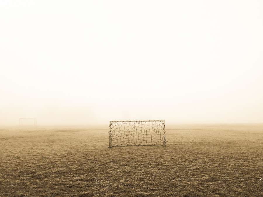arco, cancha, futbol, cesped, exterior, niebla, nadie, campo de juego, deportes, porteria, 