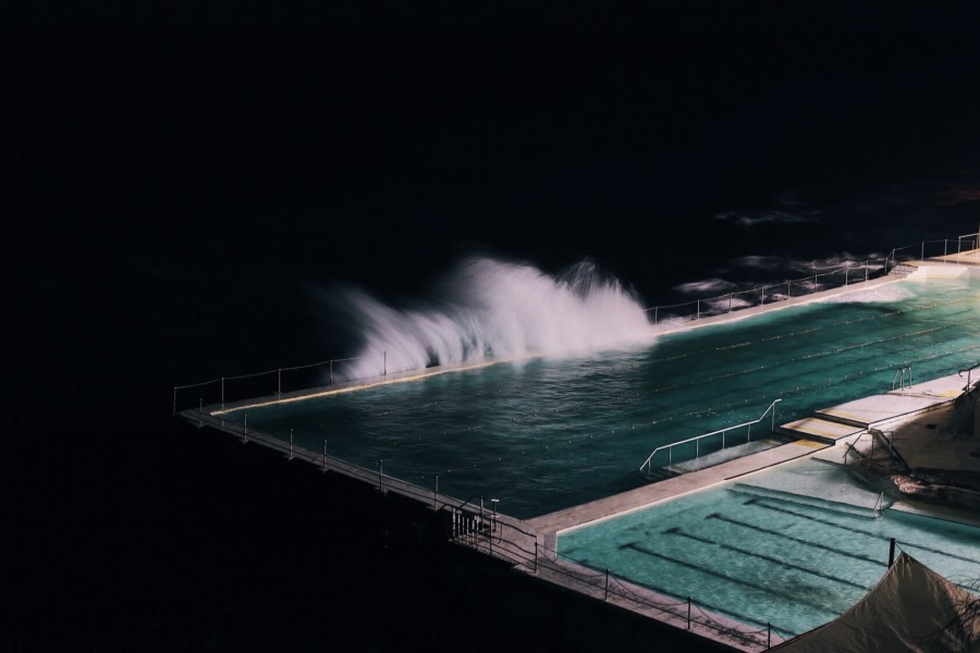 mal tiempo, noche, pileta, piscina, exterior, ola, olas, huracan, 