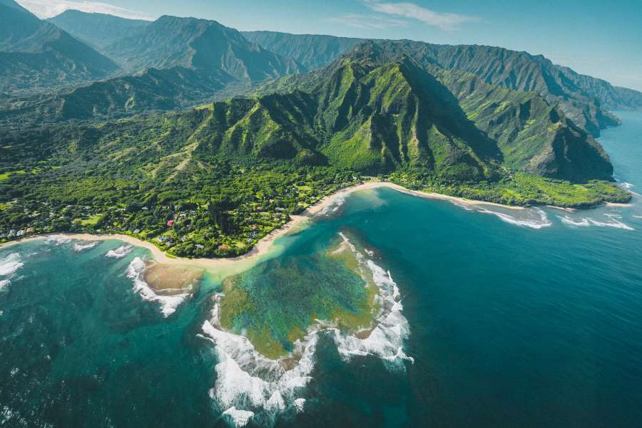 Hawai, paisaje, costa, naturaleza, aéreo, océano, viajar, mar, isla, vacaciones, tropical, turismo, verano, playa, agua, vista, montaña, azul, Kauai, línea costera, hermosa, paraíso, soleado, turquesa, napali, cielo, Pali, Na, verde, Pacífico, parque, escénico, fondo, fiesta, dramático, Valle, excursionismo, Estados Unidos, apuntalar, gira, al aire libre, destino, Acantilados, lozano, cresta, bahía, helicóptero, encima, arena, remoto
