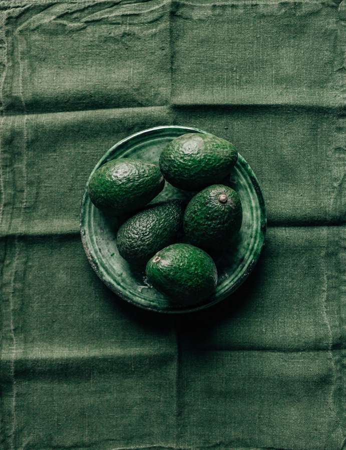 aguacate, saludable, fruta, verde, fresco, vegetariano, corte, ingrediente, alimentos, orgánico, crudo, media semilla, minimalista, mármol, desde arriba, dieta, dieta, desintoxicación, vitamina, tropical, cítricos, comer, mesa, mitad, lado, surrealista, restaurante, limpio, vegano, cocina, mex, aceite de cocina, casa, vertical, colores, puré, cocina, copia, aceite de aguacate, hogar, receta, aguacate, tazón, vista superior, sección transversal, lienzo de arte, lienzo, aceite, líquido, veganismo, piedra, vitaminas, espacio de copia, típico, blanco, cerámica, plato, compra, centro comercial, comprar, mercado, aguacates, tienda, mercado, minorista, vegetal, tienda, producto, rústico, núcleo, frescura , troipcal, primer plano, jugoso, vendedor, madera, exótico, supermercado, venta, nutrición, vegetarianismo, surrealista, gastronomía, culinaria, colorido, semilla, guacamole, en blanco, natural, antioxidante, cliente, supermercado, comprador, aplastado, mexicano, hoyo , vacío, espacio, merienda

