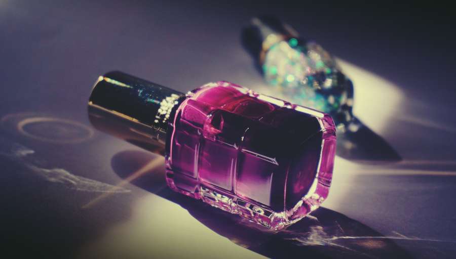 botellas, brillante, primer plano, colores, envases, cosméticos, vidrio, luz, esmalte de uñas, rosa, reflexión, esmalte, uñas, fondos de pantalla 4k